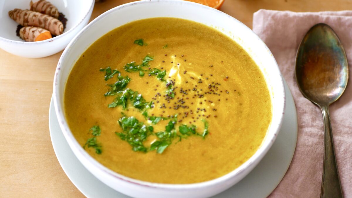 Shakti-Mond Ayurveda Rezept Karotten-Ingwer-Orangen Suppe